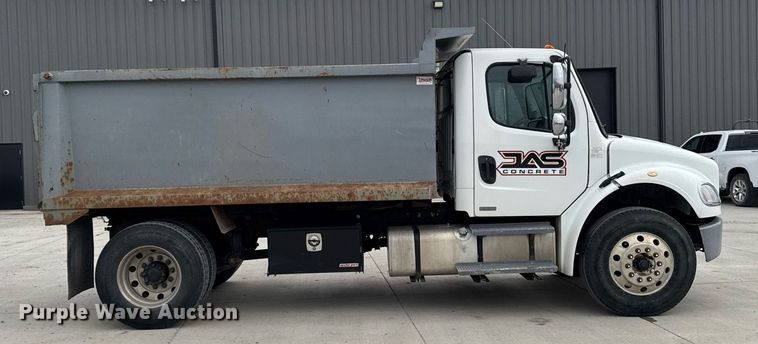 image for item DV2708 2004 Freightliner Business Class M2 dump truck