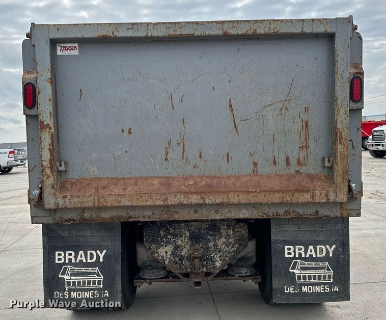 image for item DV2708 2004 Freightliner Business Class M2 dump truck