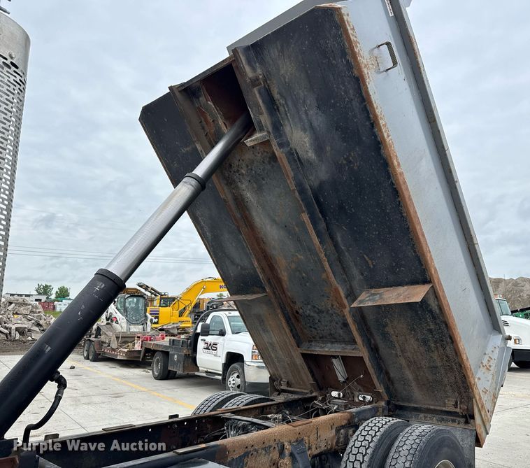 image for item DV2708 2004 Freightliner Business Class M2 dump truck