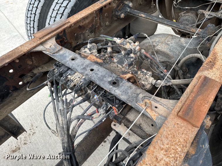 image for item DV2708 2004 Freightliner Business Class M2 dump truck