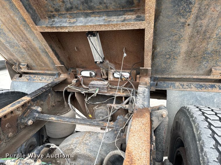 image for item DV2708 2004 Freightliner Business Class M2 dump truck