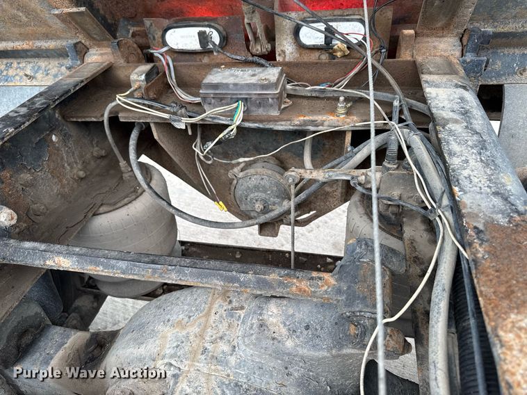 image for item DV2708 2004 Freightliner Business Class M2 dump truck