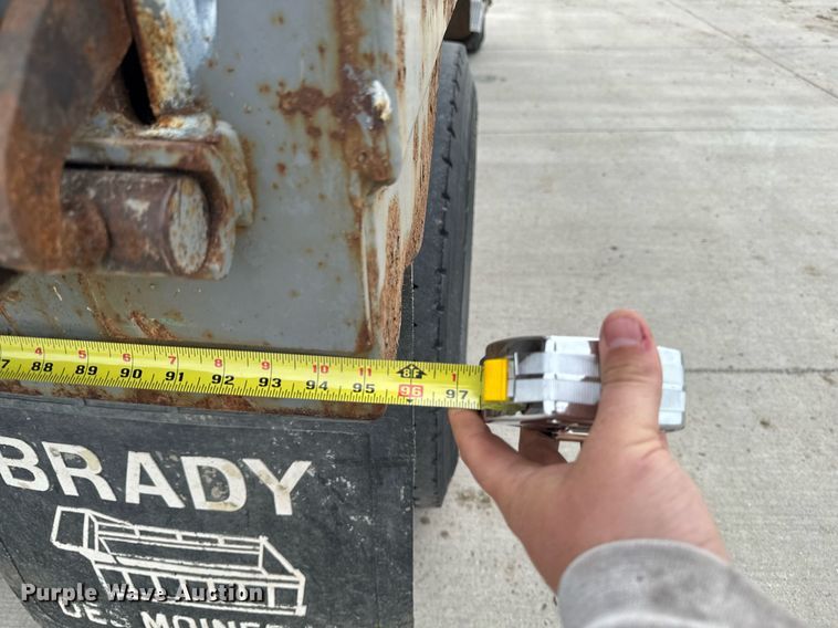 image for item DV2708 2004 Freightliner Business Class M2 dump truck