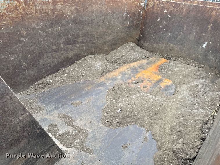 image for item DV2708 2004 Freightliner Business Class M2 dump truck