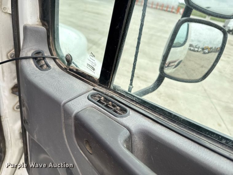 image for item DV2708 2004 Freightliner Business Class M2 dump truck