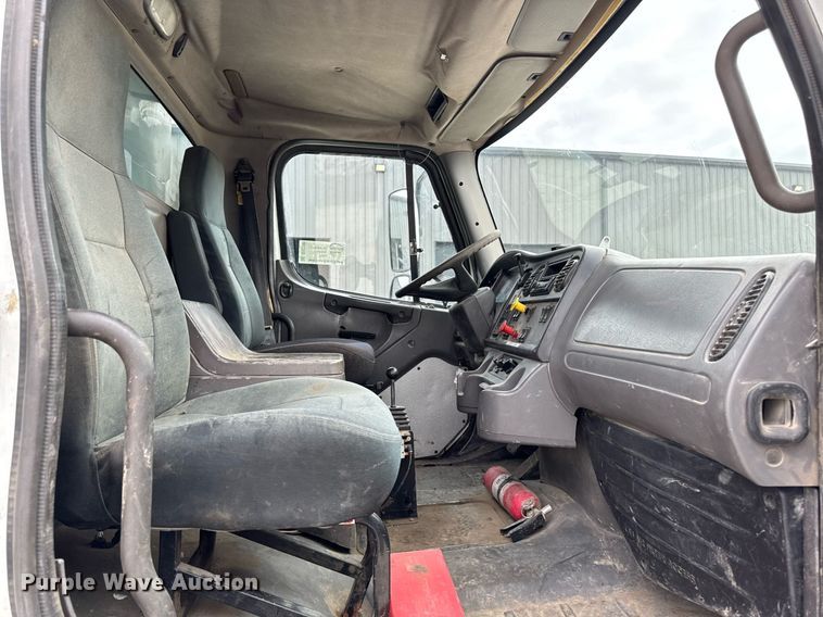 image for item DV2708 2004 Freightliner Business Class M2 dump truck