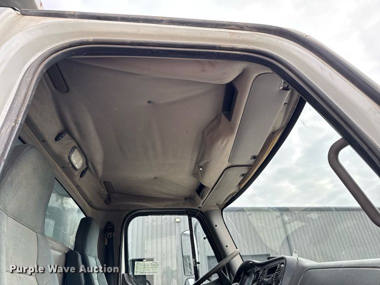 image for item DV2708 2004 Freightliner Business Class M2 dump truck