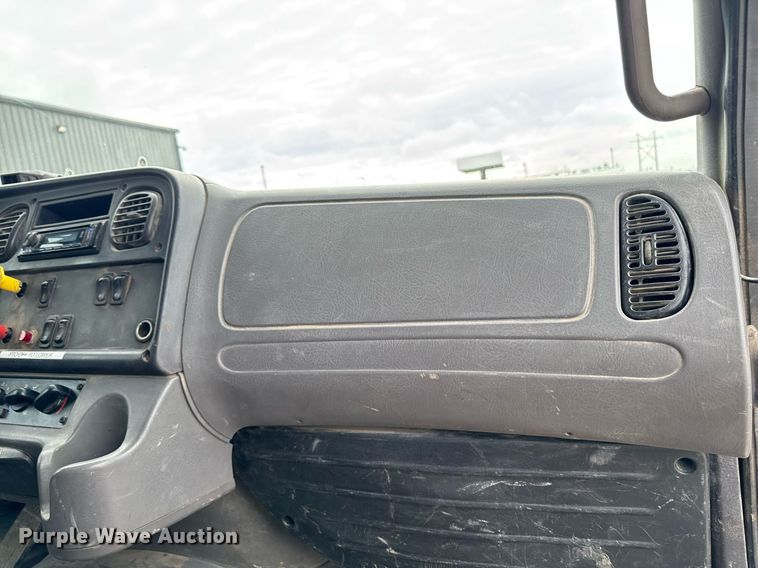 image for item DV2708 2004 Freightliner Business Class M2 dump truck