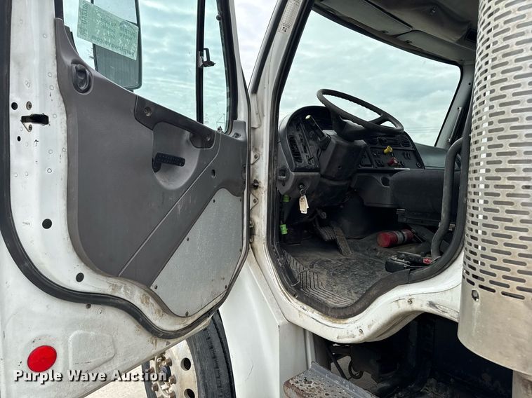 image for item DV2708 2004 Freightliner Business Class M2 dump truck