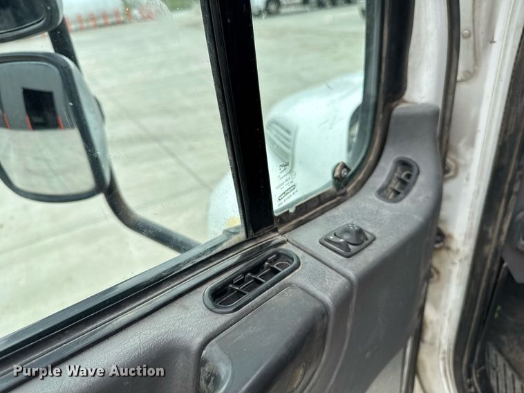 image for item DV2708 2004 Freightliner Business Class M2 dump truck