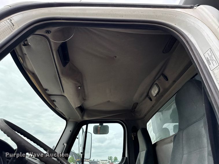 image for item DV2708 2004 Freightliner Business Class M2 dump truck