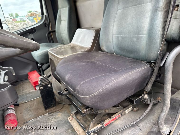 image for item DV2708 2004 Freightliner Business Class M2 dump truck