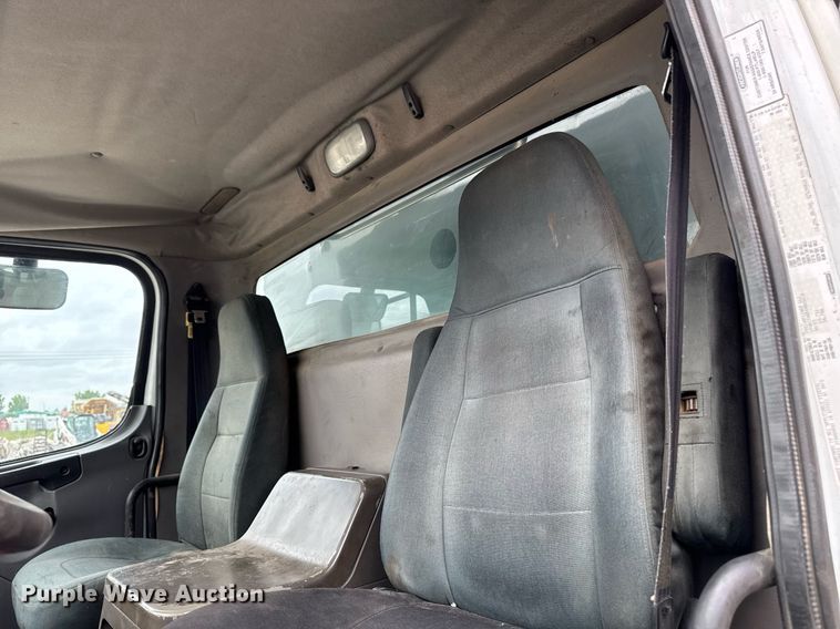 image for item DV2708 2004 Freightliner Business Class M2 dump truck