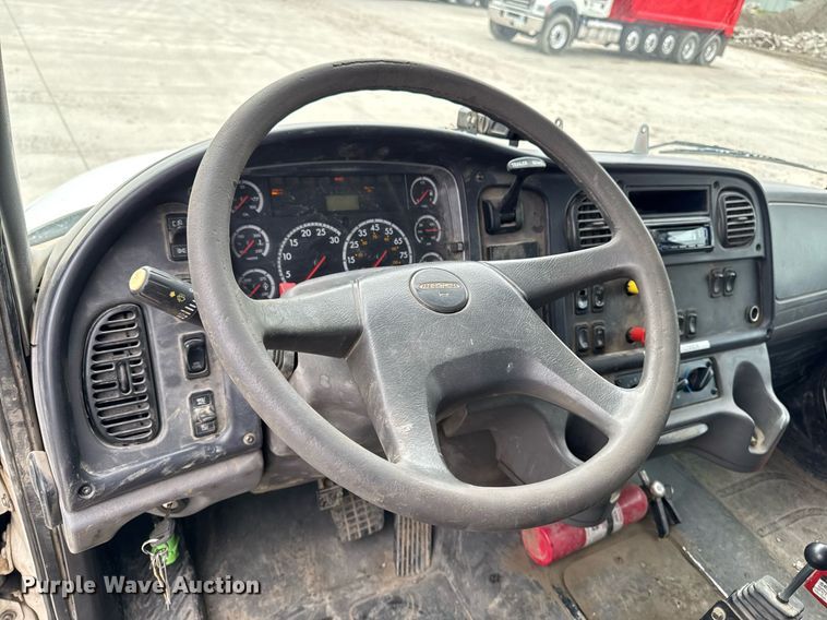 image for item DV2708 2004 Freightliner Business Class M2 dump truck