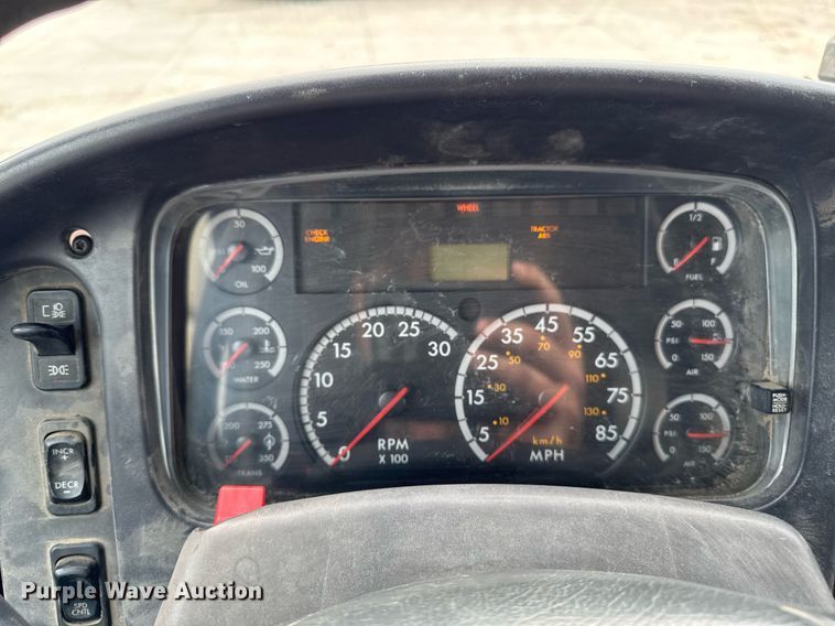 image for item DV2708 2004 Freightliner Business Class M2 dump truck