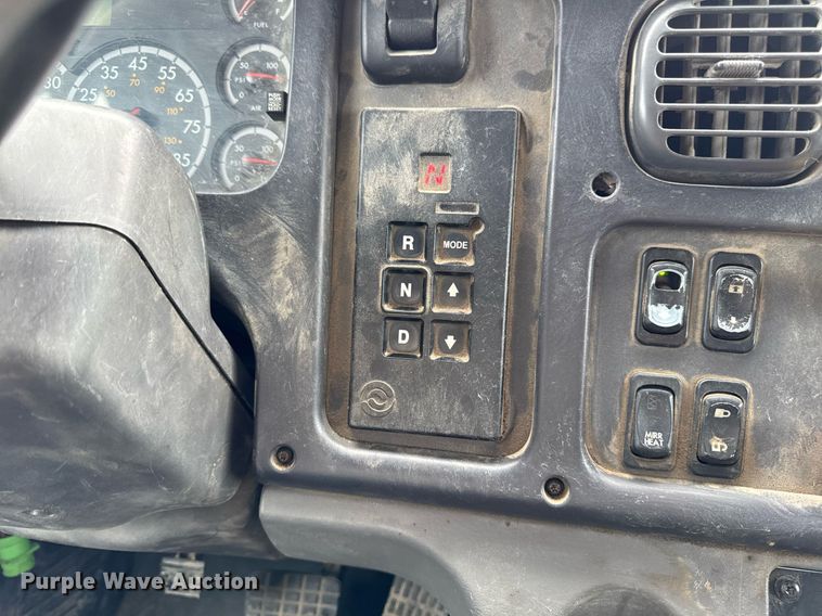 image for item DV2708 2004 Freightliner Business Class M2 dump truck