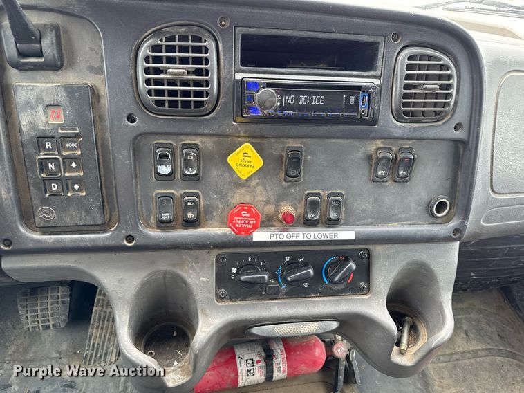 image for item DV2708 2004 Freightliner Business Class M2 dump truck