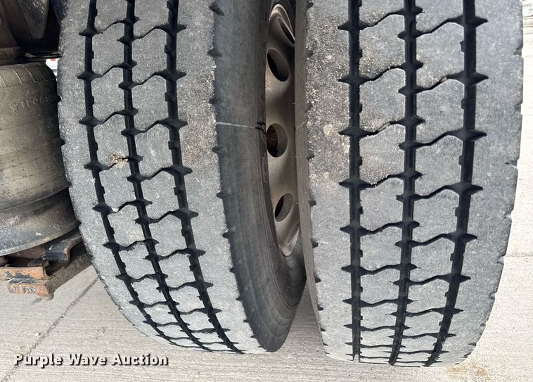 image for item DV2708 2004 Freightliner Business Class M2 dump truck