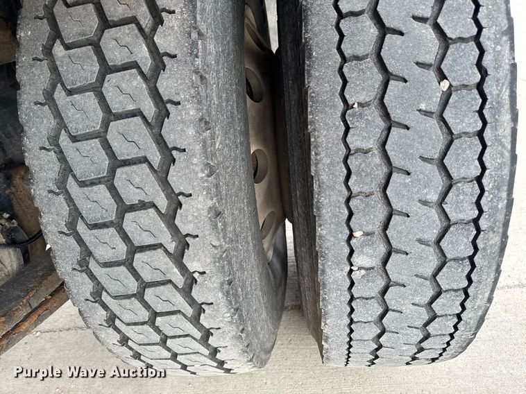 image for item DV2708 2004 Freightliner Business Class M2 dump truck