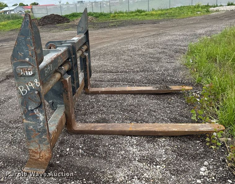 image for item DV2709 Paladin Komatsu wheel loader forks