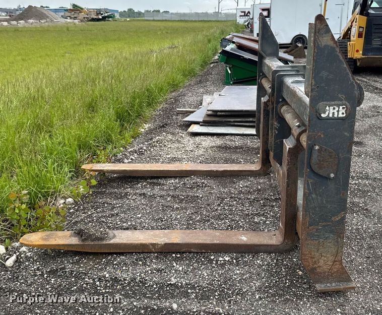 image for item DV2709 Paladin Komatsu wheel loader forks