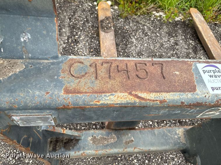 image for item DV2709 Paladin Komatsu wheel loader forks