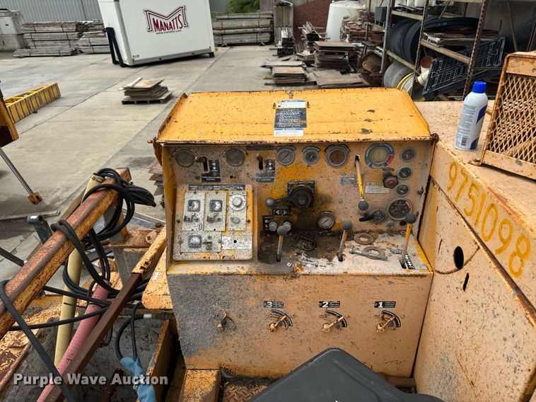 image for item DV2710 Gomaco GT-6000-120 paver