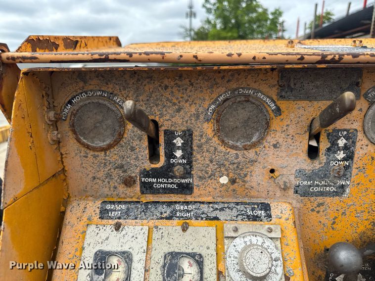 image for item DV2710 Gomaco GT-6000-120 paver