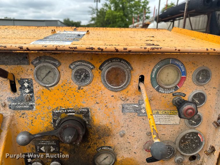 image for item DV2710 Gomaco GT-6000-120 paver