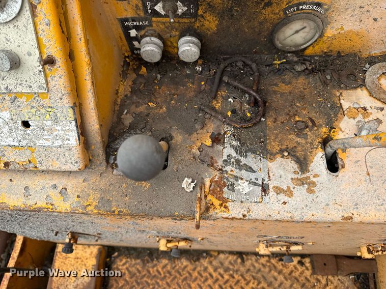 image for item DV2710 Gomaco GT-6000-120 paver