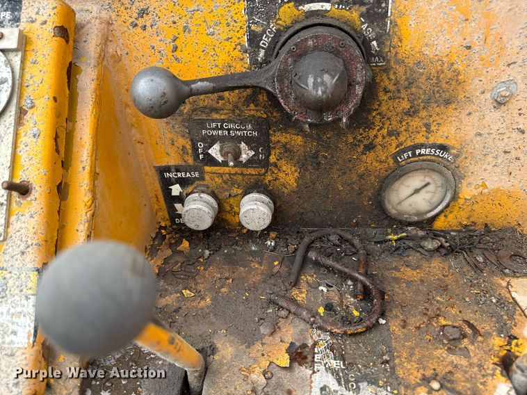 image for item DV2710 Gomaco GT-6000-120 paver