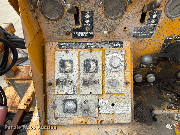 image for item DV2710 Gomaco GT-6000-120 paver