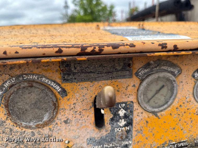 image for item DV2710 Gomaco GT-6000-120 paver