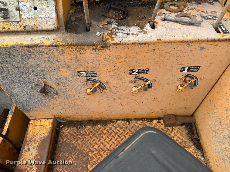 image for item DV2710 Gomaco GT-6000-120 paver