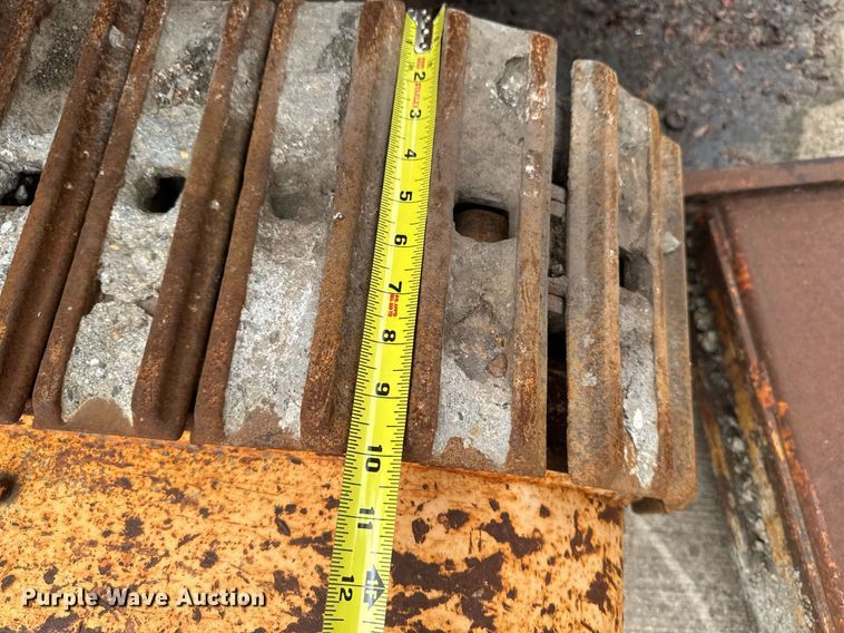 image for item DV2710 Gomaco GT-6000-120 paver