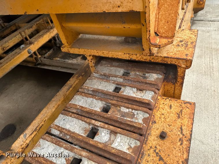 image for item DV2710 Gomaco GT-6000-120 paver