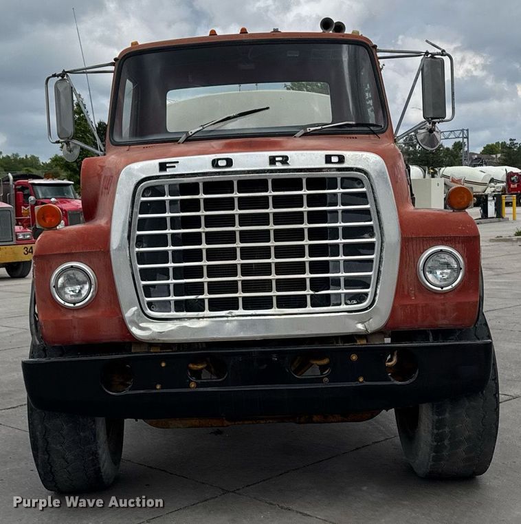 image for item DV2712 1979 Ford 8000 water truck