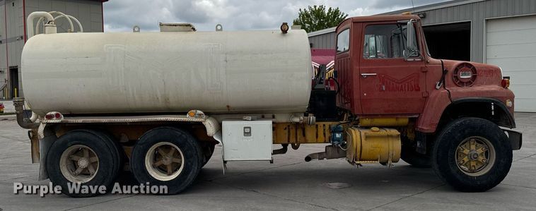 image for item DV2712 1979 Ford 8000 water truck
