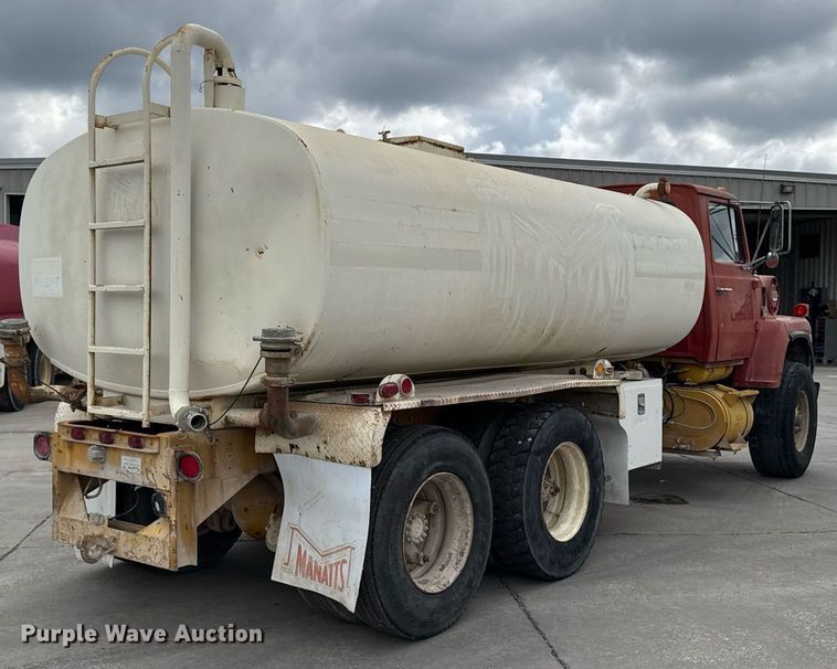 image for item DV2712 1979 Ford 8000 water truck