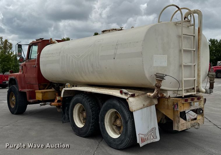 image for item DV2712 1979 Ford 8000 water truck