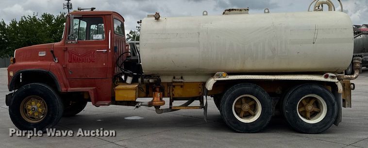 image for item DV2712 1979 Ford 8000 water truck