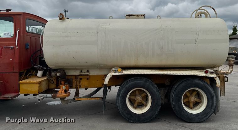 image for item DV2712 1979 Ford 8000 water truck