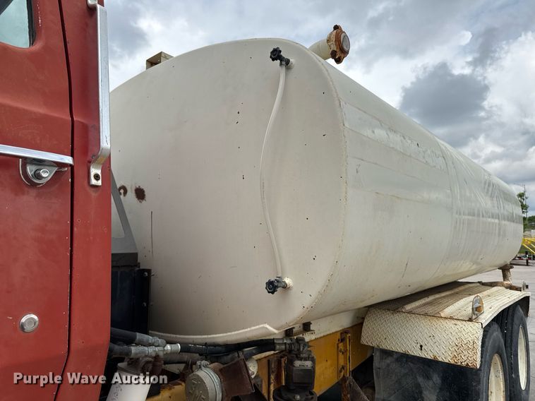 image for item DV2712 1979 Ford 8000 water truck