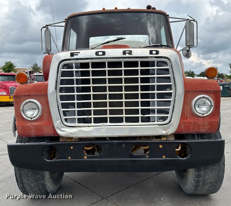 image for item DV2712 1979 Ford 8000 water truck