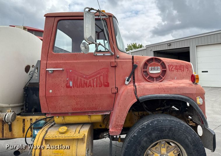 image for item DV2712 1979 Ford 8000 water truck