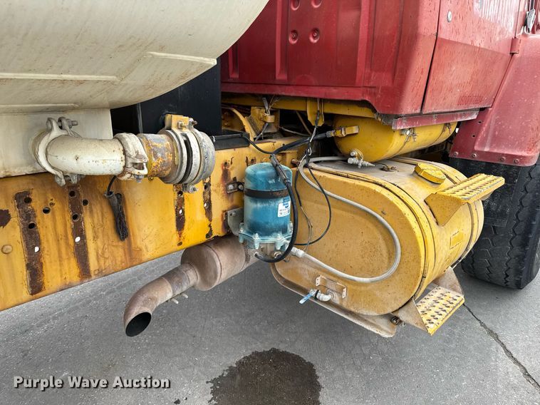 image for item DV2712 1979 Ford 8000 water truck