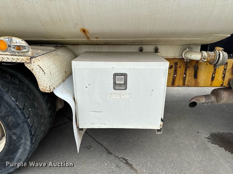 image for item DV2712 1979 Ford 8000 water truck