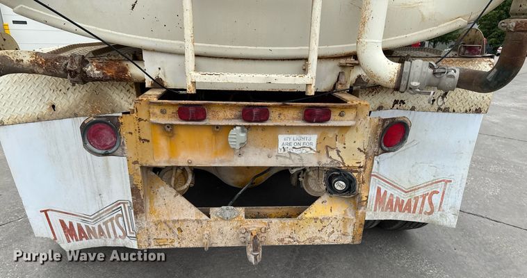 image for item DV2712 1979 Ford 8000 water truck