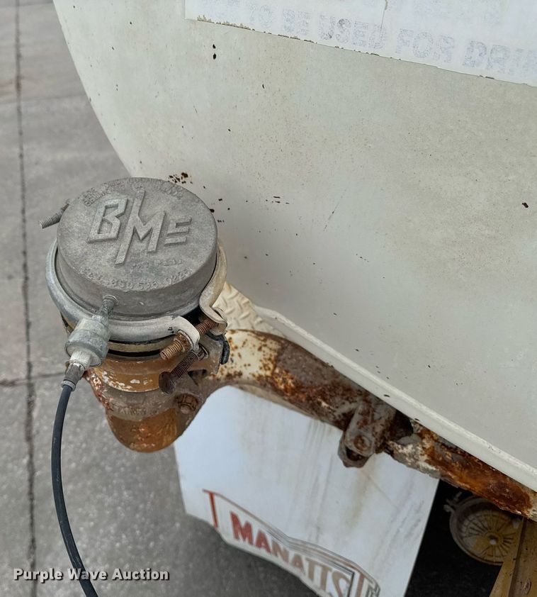 image for item DV2712 1979 Ford 8000 water truck