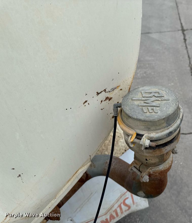 image for item DV2712 1979 Ford 8000 water truck